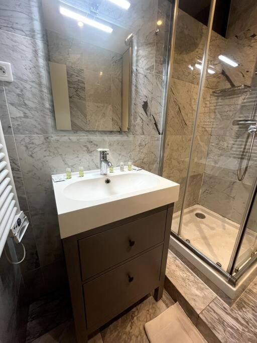 Apartment 4 Personnes - St Lazar Sur Cour Paris